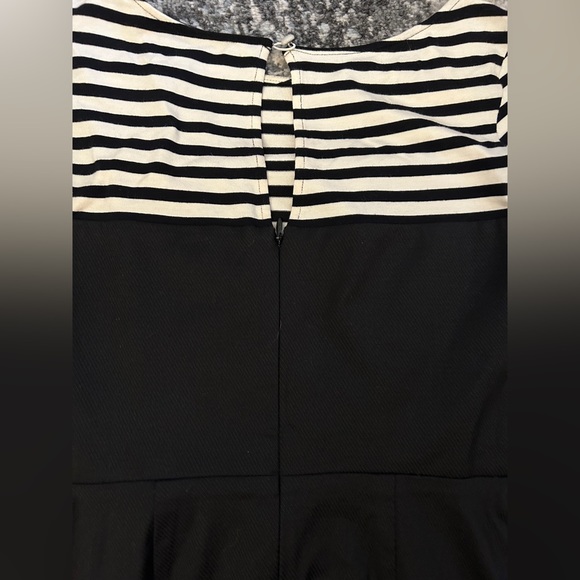 BCBG MAXAZRIA Black White Striped Dress Size 0 - Picture 9 of 12
